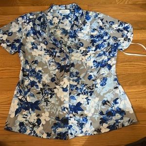 Flowy floral silky feeling blouse